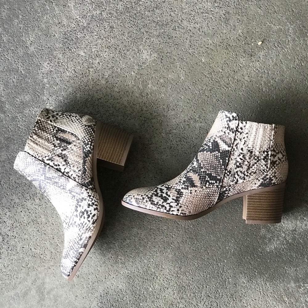 Qupid Topanga Black & White Python Snake Bootie - Picture 7 of 8